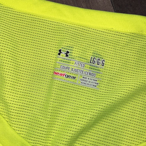 NWT Men’s Under Armour workout shirt - Picture 3 of 4